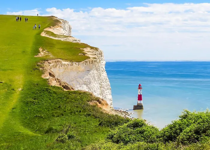 Beautiful Old Cottage Near Beach, Pubs & South Downs